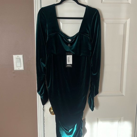 Club London Green Maternity Dress - Picture 2 of 3